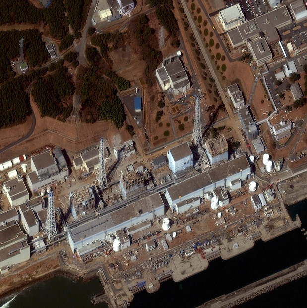 福島第一原子力発電所（3月18日撮影）（c）DigitalGlobe社