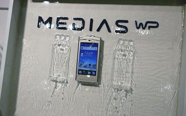 MEDIAS WP N-06Cは防水機能を搭載