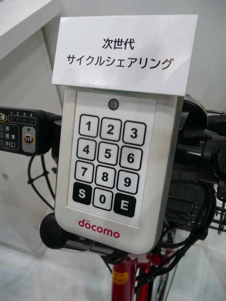 メールで届いた4桁の暗証番号を解錠システムに入力するだけでよい