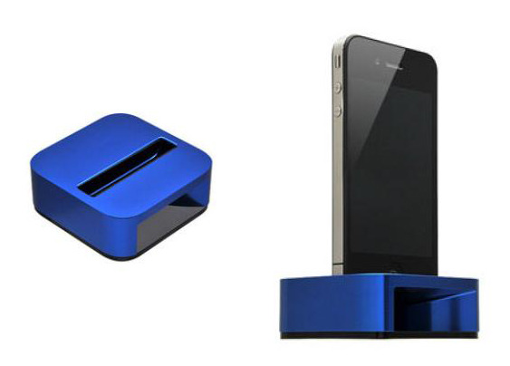 ブルーの本体とiPhone 4の装着イメージ（iPhone 4は別売）