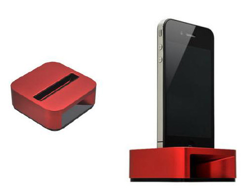 レッドの本体とiPhone 4の装着イメージ（iPhone 4は別売）