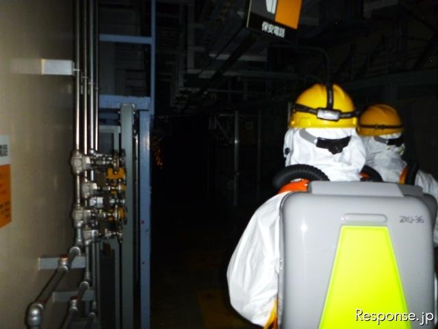 東京電力福島第一原子力発電所2号機原子炉建屋内1階（5月18日撮影）