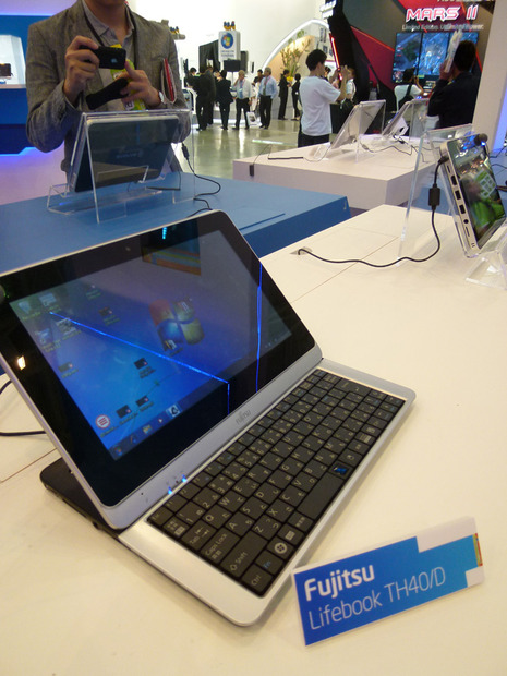 富士通のLifebook TH40/Dも展示されている