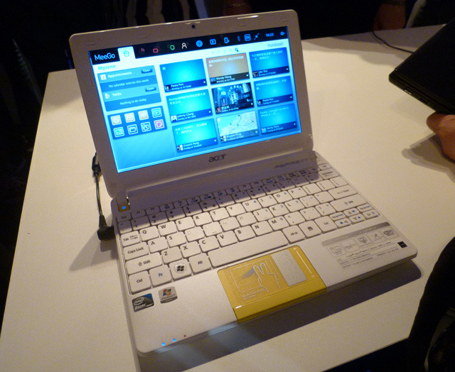 MeeGoベースの「Acer Aspire One Happy 2」