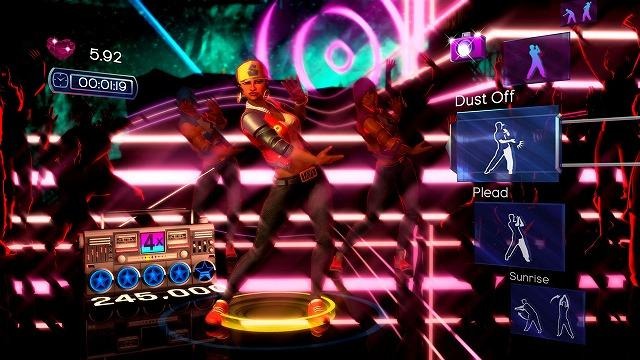 話題のKinect『DANCE CENTRAL』をタレントやモデルがプレイ  画面上のキャラクターにあわせてダンス。基本的な動作は右側のアイコンに表示される。