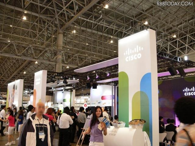 【昨年のInterop Tokyo】シスコシステムズは、「ボーダーレスネットワーク」と「仮想化／クラウドコンピューティング」をテーマに、会場内でも1、2を争う広さを誇るブースを構えていた