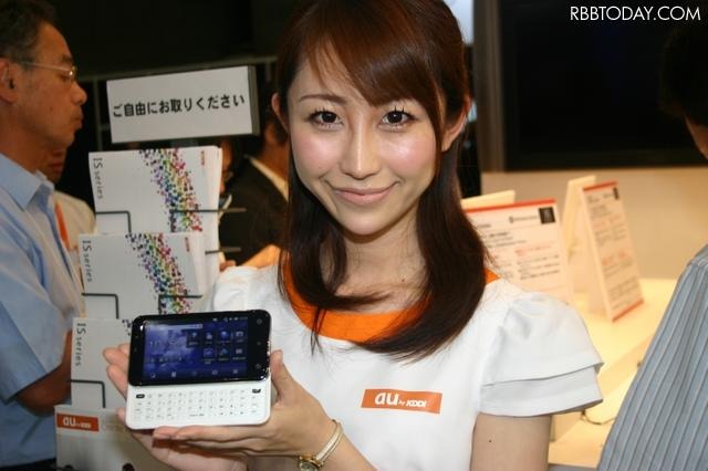 【昨年のInterop Tokyo】auのスマートフォン「IS02」