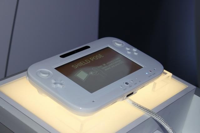 【E3 2011】会場でとれたて！「Wii U」コントローラーをチェック 「Wii U」コントローラー