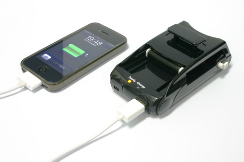 スマートフォンのUSB外付けバッテリとして利用するイメージ（スマートフォンは別売）