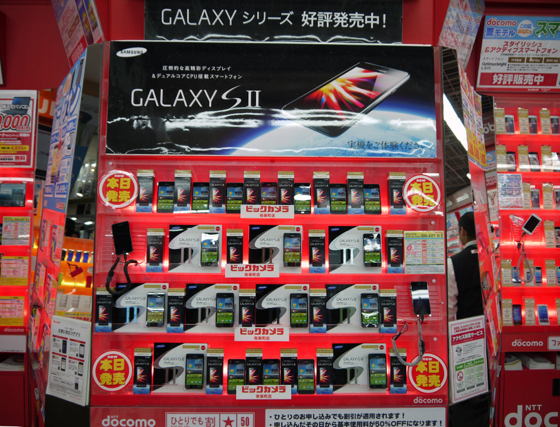「GALAXY S II」の販売スペース（ビックカメラ有楽町店）