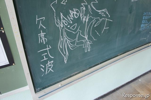 プリウスがヱヴァ初号機に変身…箱根町でアニメイベント