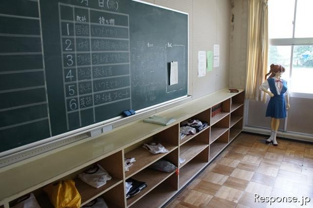 プリウスがヱヴァ初号機に変身…箱根町でアニメイベント