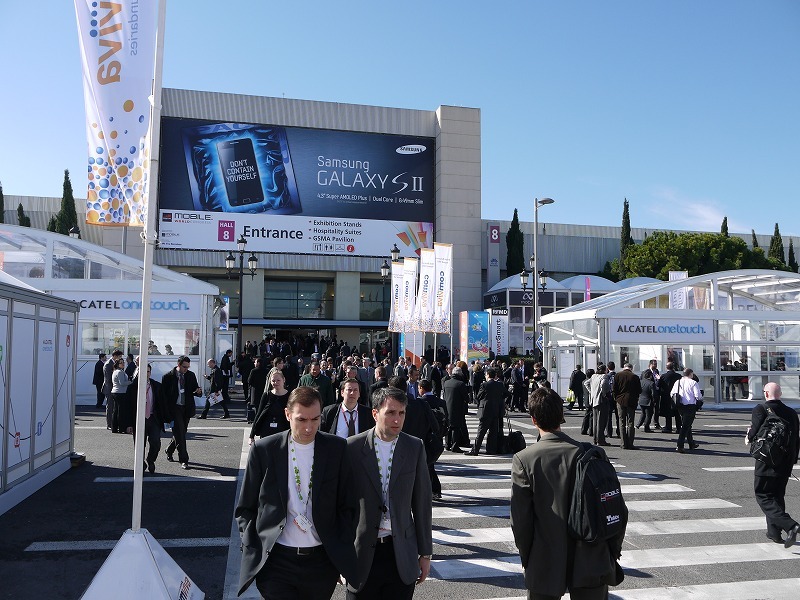 サムスンのブースがあるHall 8の入り口には、GALAXY S IIの広告が設置