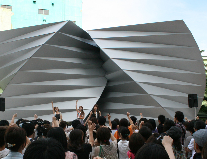 2部に分かれたライブは計1,000人のファンが駆けつけた