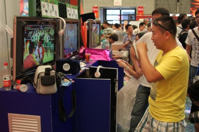 【China Joy 2011】Wiiのようなモーションコントローラー×2を紹介  