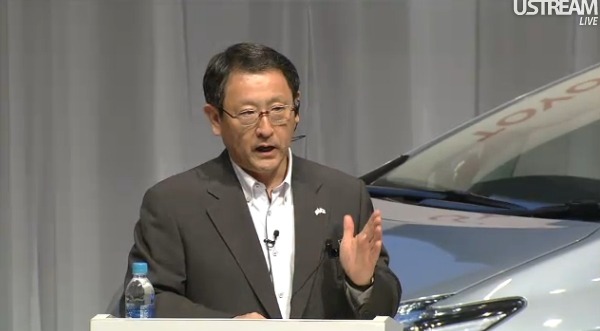 記者会見中の豊田章男社長（Ustreamの中継画面より）