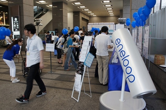 イベントは、新宿高島屋前で開催