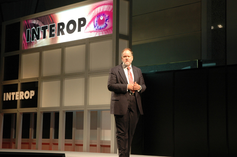 　「Interop Tokyo 2006」最後の基調講演には、インテル コーポレーション インテル・シニアフェロー コーポレート・テクノロジー統括本部コミュニケーションズ・テクノロジー・ラボ ディレクターのケビン・カーン氏が登壇した。