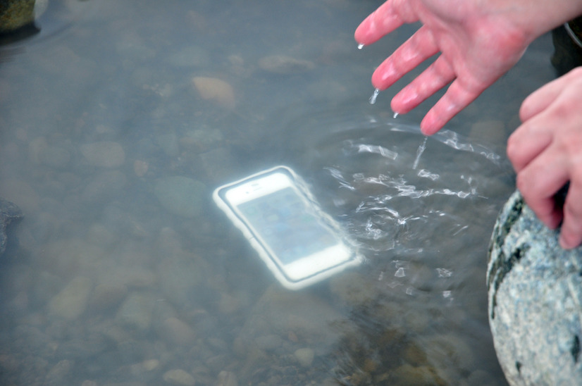 「Krusell SEaLABox for iPhone」