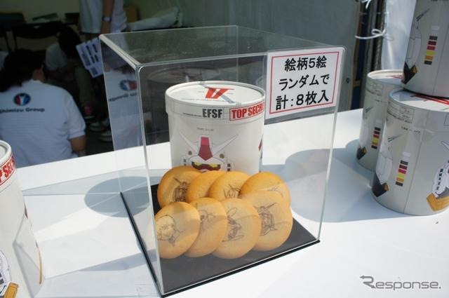 実物大ガンダムのパーツを展示する「お台場ガンダムプロジェクト2011」（C）創通・サンライズ