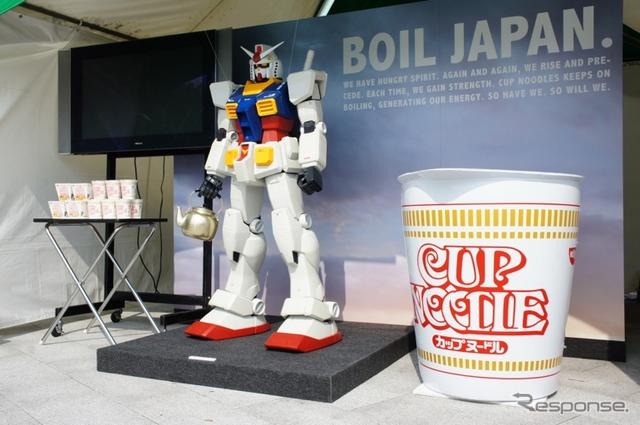 実物大ガンダムのパーツを展示する「お台場ガンダムプロジェクト2011」（C）創通・サンライズ