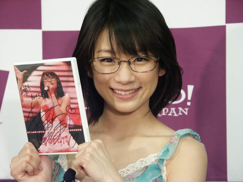 初ライブDVDは、歌はもちろんトークも満載。とにかくハジケっぷりが凄い！