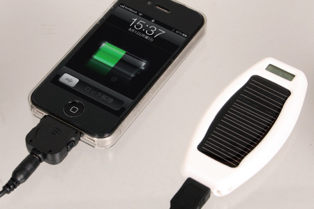 iPhoneへの充電のイメージ（iPhoneは別売）