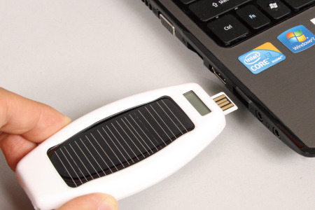 USBバスパワーによりPCからの蓄電イメージ（PCは別売）