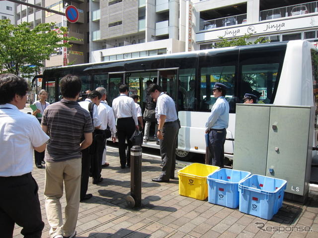 慶應義塾大学の電動フルフラットバス