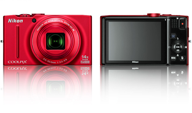 「COOLPIX S8200」ブリリアントレッド