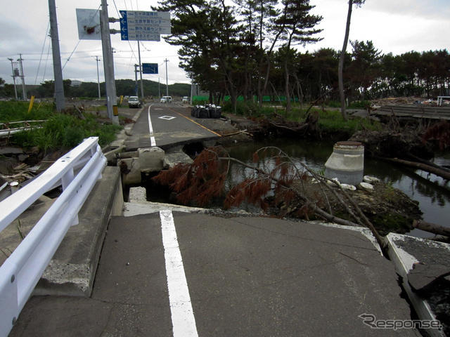 県道58号線。七ヶ浜町菖蒲田浜付近（7月下旬）