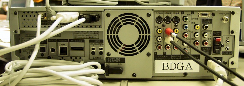 テレビでストリーミングには液晶画面付きのリモコンが必要？ ソニーの「エアタクトシステム」