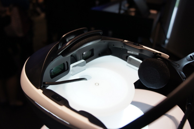 ソニー ヘッドマウントディスプレイ HMZ-T1　発表会