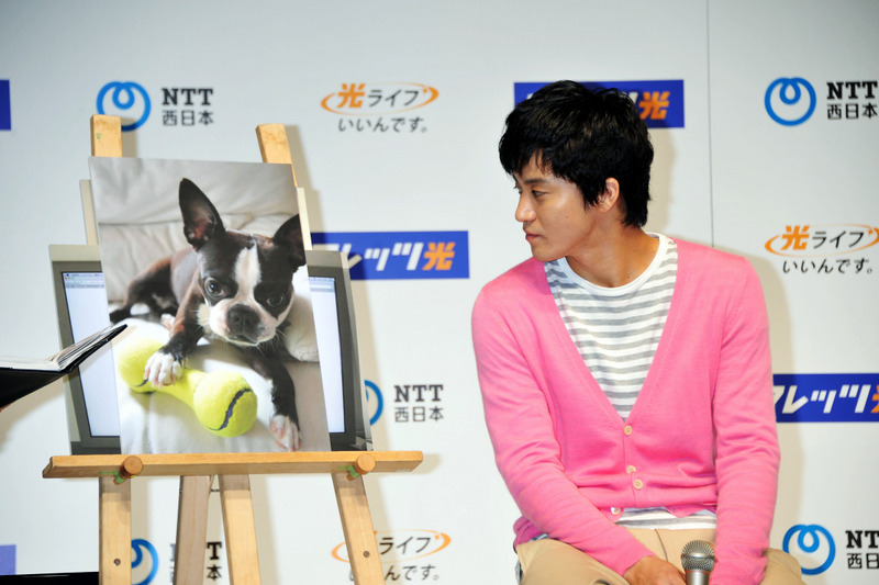 NTT西日本、「フレッツ光」新キャラクターに小栗旬さん起用……井上真央さんとトークセッション開催
