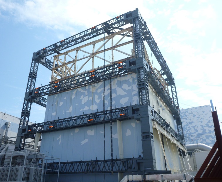 福島第一原子力発電所1号機　原子炉建屋カバー鉄骨