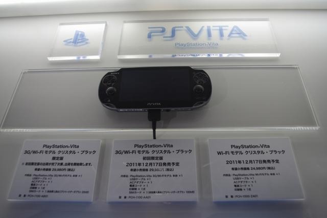 【東京ゲームショウ 2011】予想以上に小さい!?　PSVitaのパッケージやアクセサリーをフォトレポート