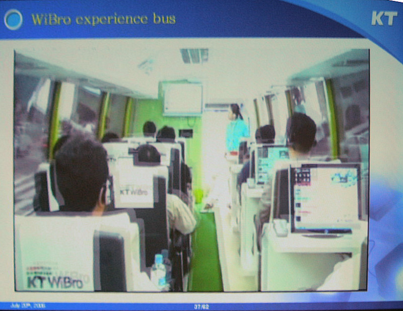 　東京ビッグサイトにおいて開催中の「WIRELESS JAPAN 2006」。会議棟レセプションホールにおいて催された「IEEE802ワイヤレス技術フォーラムDAY02:iBurst&WiMAX徹底攻略」の中から、「The 2nd Internet revolution:KT Wibro service」の内容について報告する。