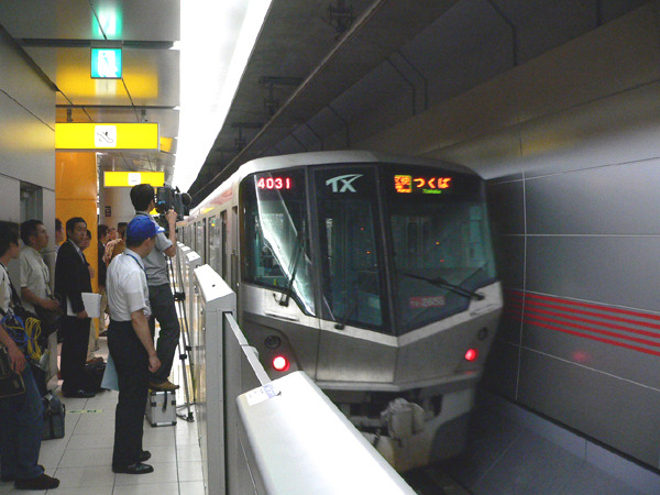 　首都圏新都市鉄道とインテル、エヌ・ティ・ティ・ブロードバンドプラットフォームは、つくばエクスプレスの秋葉原−つくば間の全区間において列車内からインターネットへ接続する設備の整備が、7月31日に完了すると発表した。
