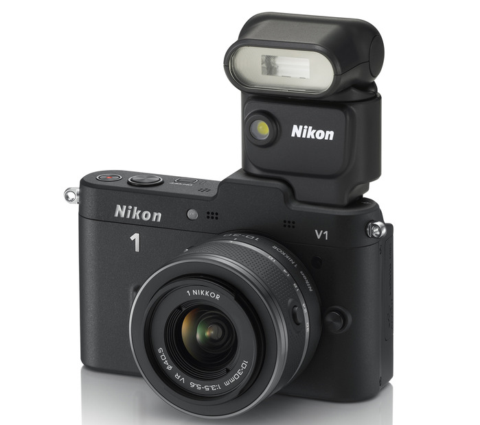 スピードライト「SB-N5」の「Nikon 1 V1」への装着イメージ