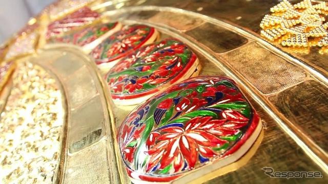 19日、インドで公開されたタタナノの純金仕様