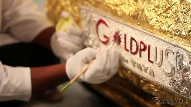 19日、インドで公開されたタタナノの純金仕様