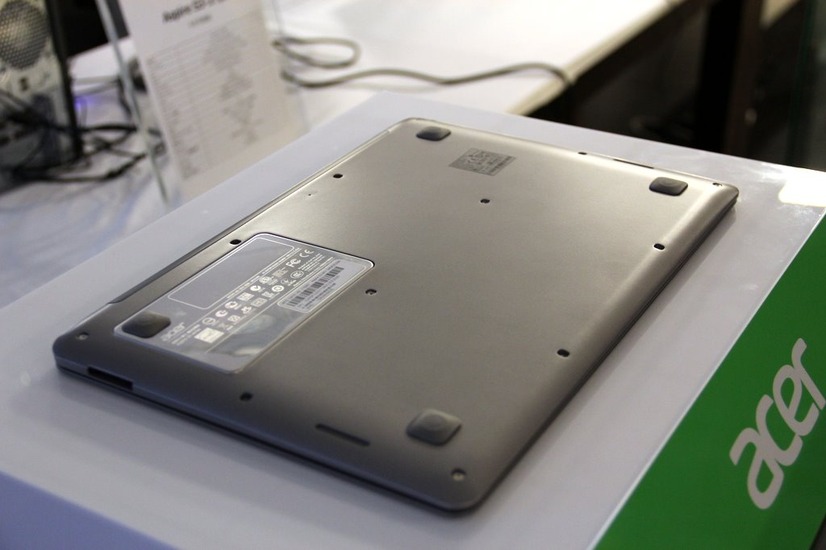 Aspire S3裏面