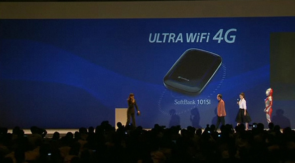 「ULTRA WiFi 4G SoftBank 101SI」の紹介の模様（中継画像より）