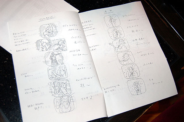 絵コンテ。左ページがビジュアル系バンド篇、右ページが演歌篇
