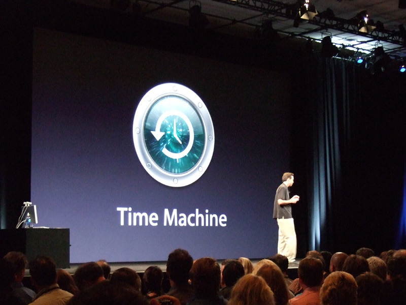 　アップルコンピュータは、2006年8月7日（現地時間）、米国サンフランシスコで開催中のアップル世界開発者会議 基調講演にて、Mac用の新オペレーティングシステム「Mac OS X 10.5（開発名：Leopardレパード）」を初公開した。
