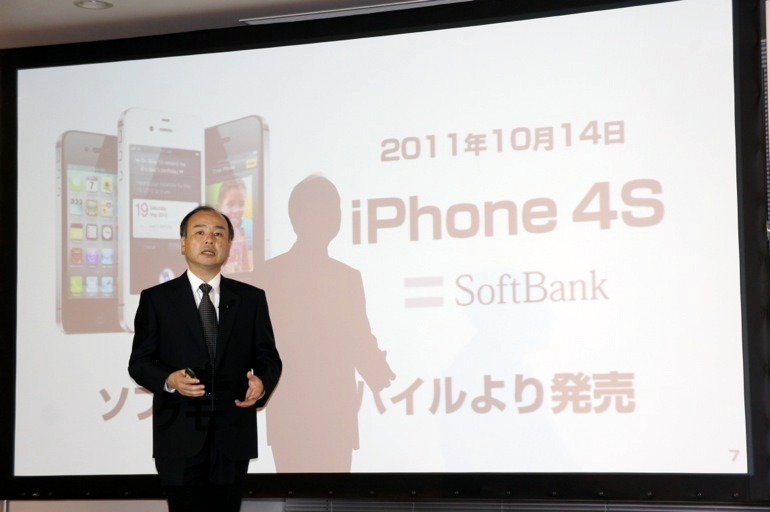 iPhone 4Sは7日の16時から予約が始まった