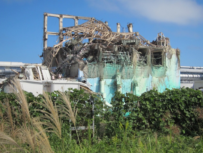 3号機原子炉建屋外観～２・３号機間西側高台から撮影～