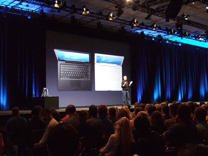 とくに、Intel採用となった新しいMacBookの伸びが著しい。