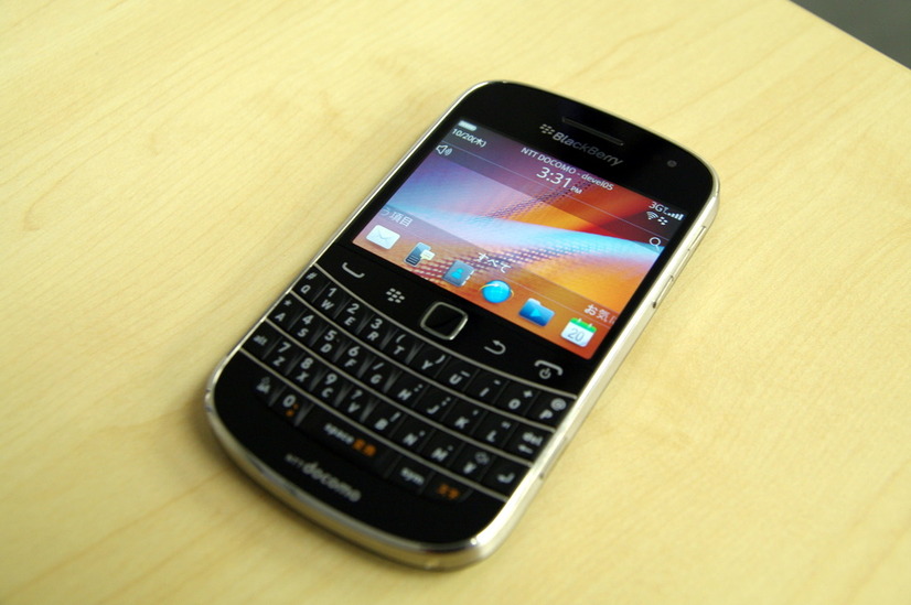 【フォトレポート】タッチパネルと新OS採用の「BlackBerry Bold 9900」 