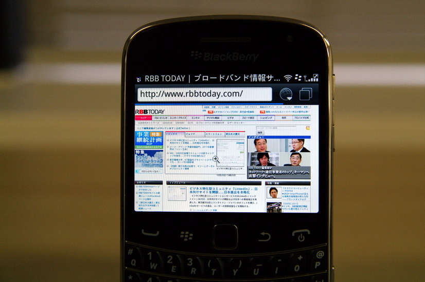 【フォトレポート】タッチパネルと新OS採用の「BlackBerry Bold 9900」 